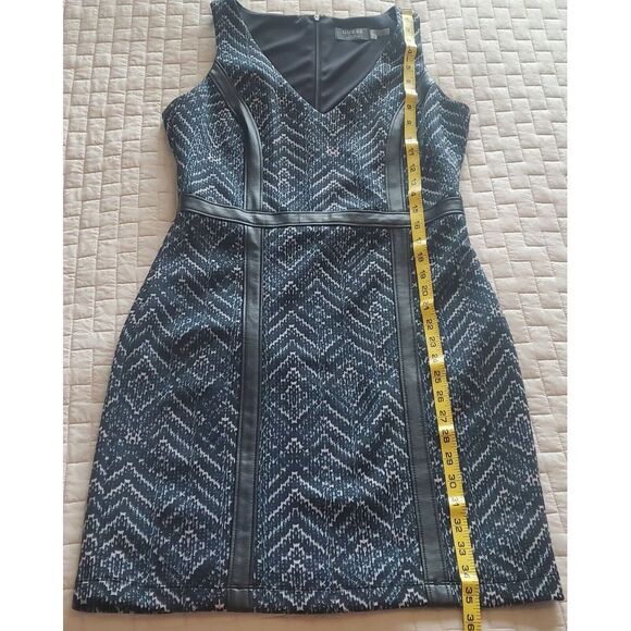 GUESS Body Con Dress Chevron Black Flattering V Neck Leather look Banding WOM 8 - Picture 6 of 12